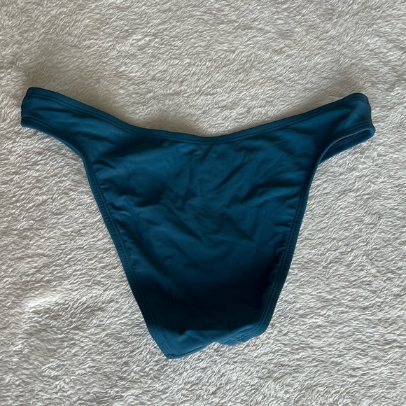 Bikini - Picture 5 of 6